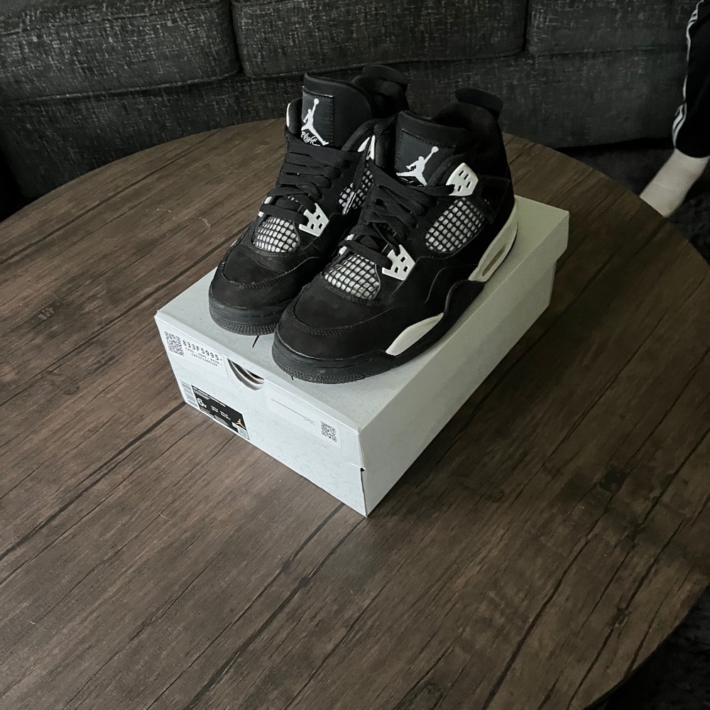 Jordan 4 White Thunder/ Kids Size 6.5/Men Size 6.5